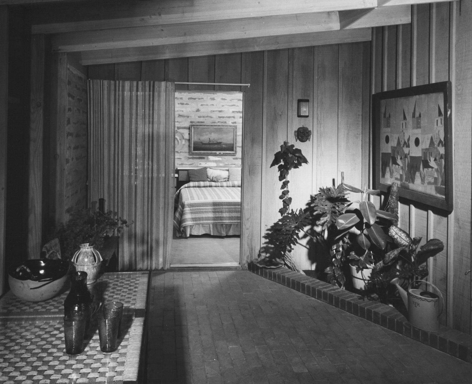 1961 photos: Paintings highlight desert home